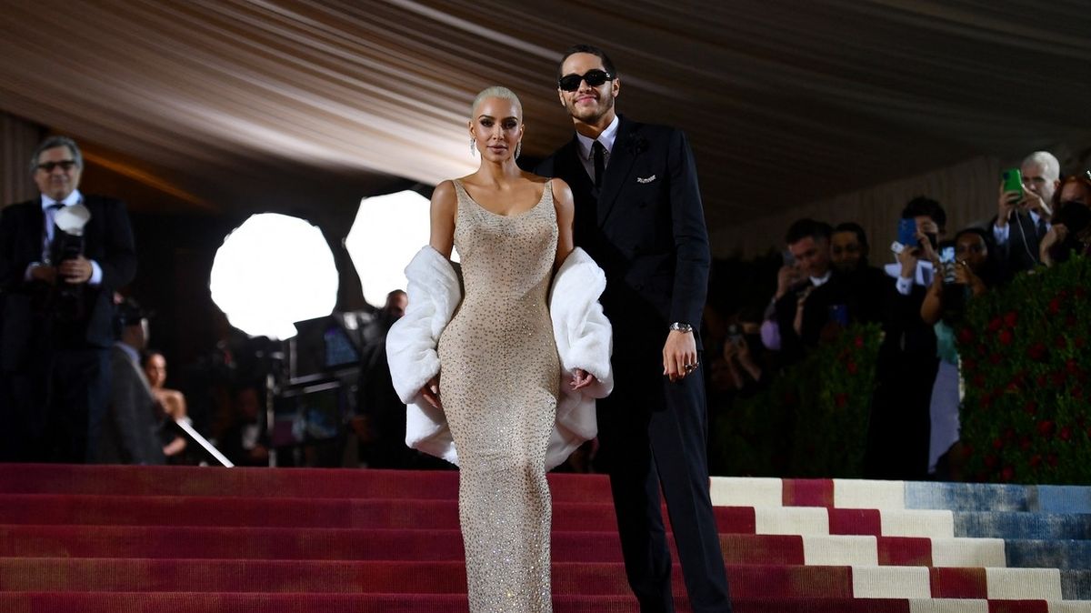Kim Kardashianová vynesla kontroverzní šaty po Marilyn Monroe